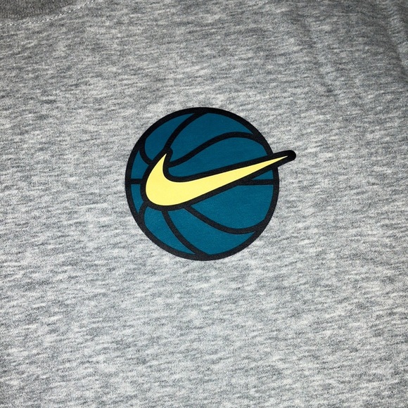 🎉4 for $20 Nike Dri-FIT Graphic Training Top, Medium - Picture 2 of 6